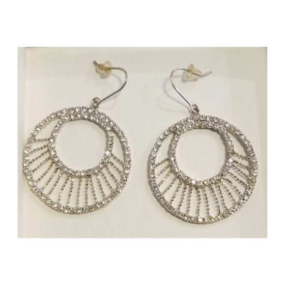 New Henri Bendel's Swarovski Rhinestone Crystal Circle Earrings - Picture 1 of 2